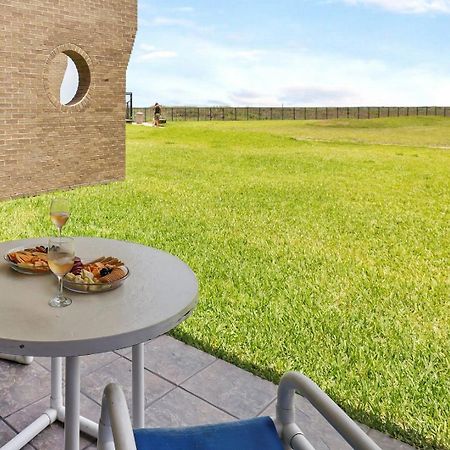 Ground Floor Beachfront Beauty! Steps To The Beach And Pool South Padre Island Bilik gambar
