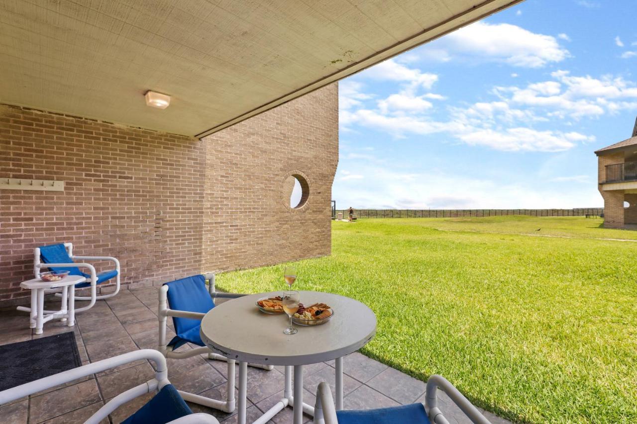Ground Floor Beachfront Beauty! Steps To The Beach And Pool South Padre Island Luaran gambar