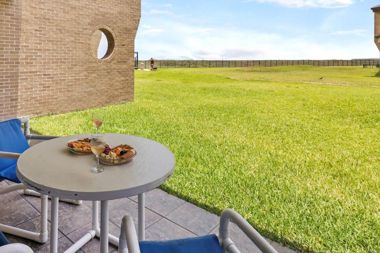 Ground Floor Beachfront Beauty! Steps To The Beach And Pool South Padre Island Luaran gambar