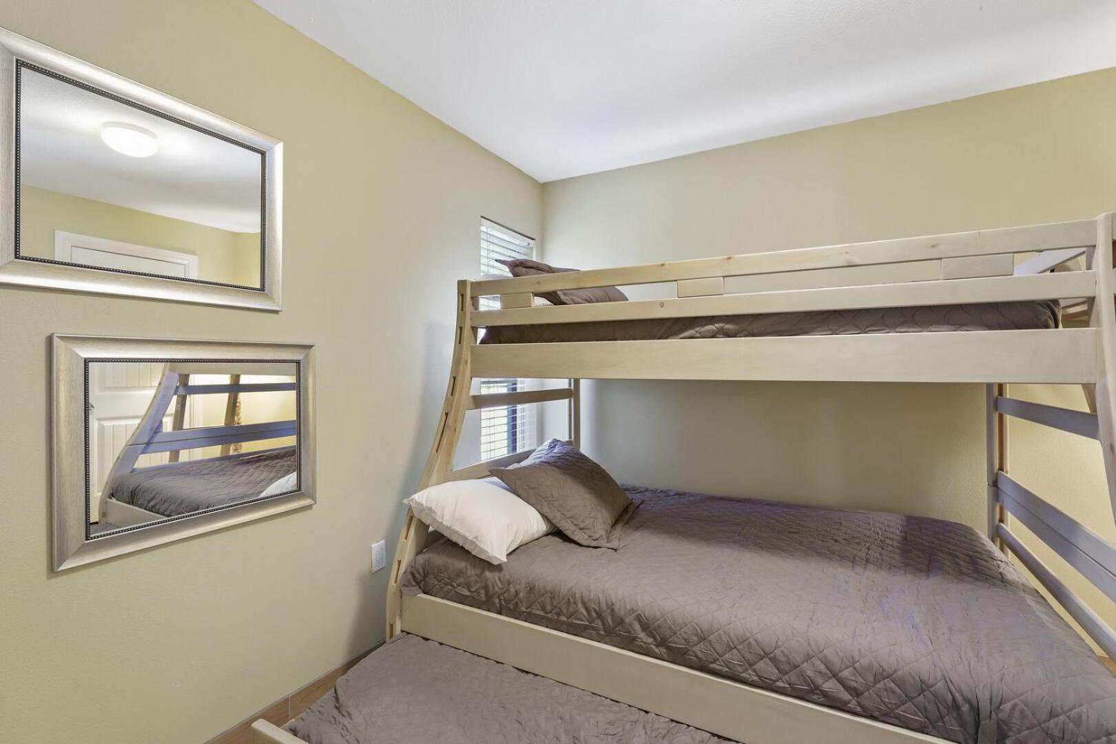 Ground Floor Beachfront Beauty! Steps To The Beach And Pool South Padre Island Bilik gambar