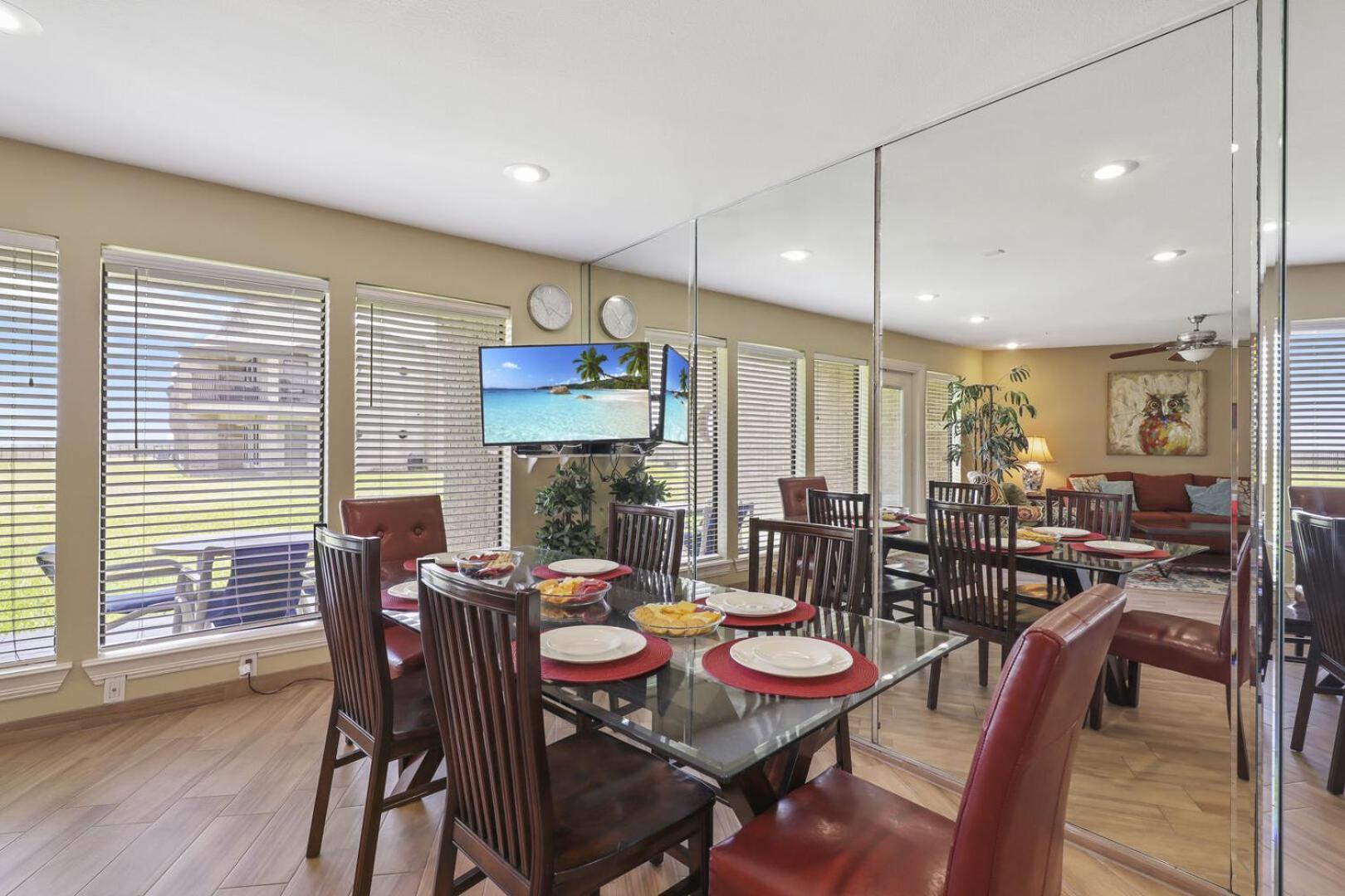 Ground Floor Beachfront Beauty! Steps To The Beach And Pool South Padre Island Bilik gambar