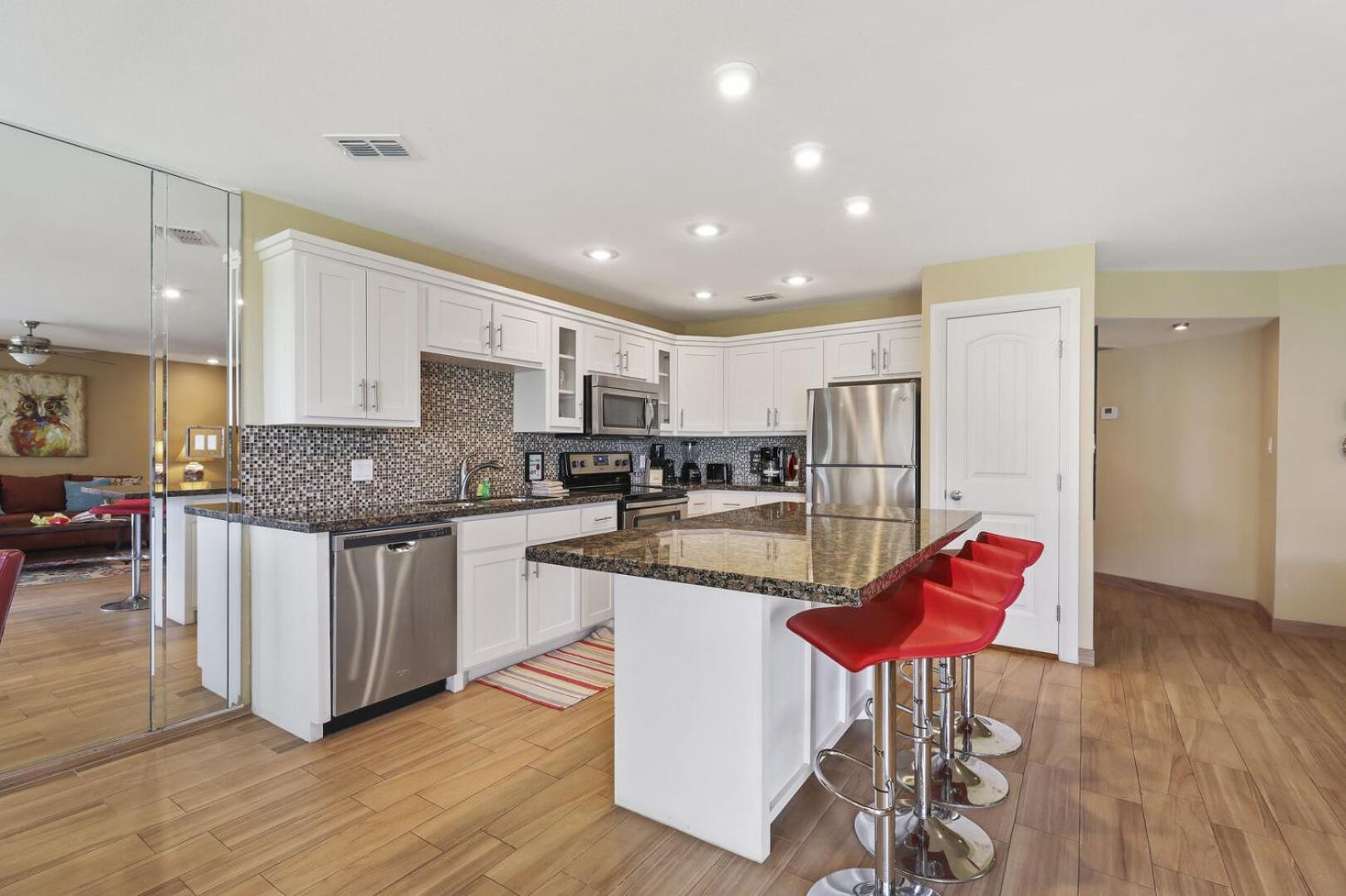 Ground Floor Beachfront Beauty! Steps To The Beach And Pool South Padre Island Bilik gambar
