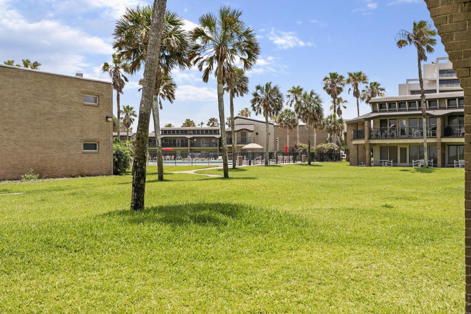 Ground Floor Beachfront Beauty! Steps To The Beach And Pool South Padre Island Bilik gambar
