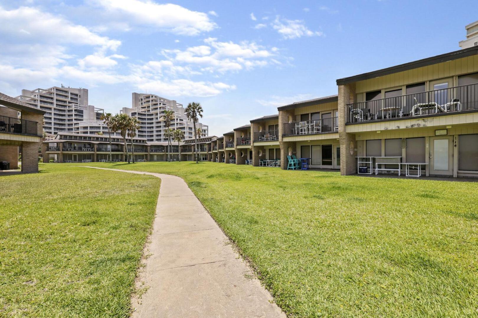 Ground Floor Beachfront Beauty! Steps To The Beach And Pool South Padre Island Bilik gambar